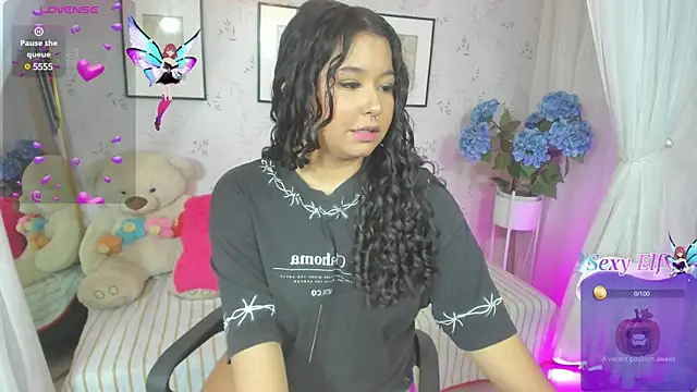 Snapshot of Atenea_cuteee chatting on December 6, 7:12 pm Atenea cuteee online show from December 6, 7:12 pm