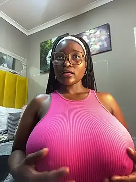 Snapshot of Bustygoddess32 chatting on January 28, 1:50 am Bustygoddess32 online show from January 28, 1:50 am