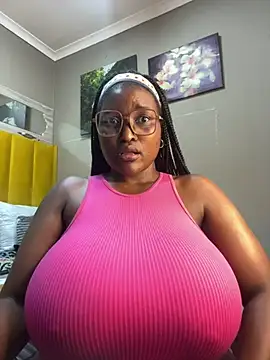 Snapshot of Bustygoddess32 chatting on January 28, 5:00 am Bustygoddess32 online show from January 28, 5:00 am