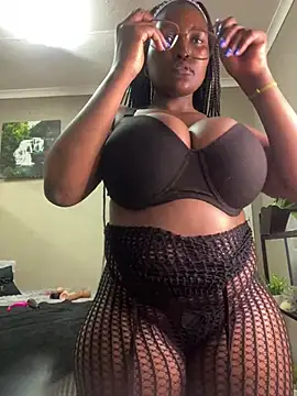 Snapshot of Bustygoddess32 chatting on February 3, 10:32 pm Bustygoddess32 online show from February 3, 10:32 pm