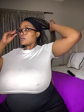 Snapshot of Bustygoddess32 chatting on May 21, 10:17 pm Bustygoddess32 online show from May 21, 10:17 pm