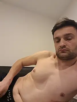 Snapshot of suarez1235 chatting on February 6, 8:34 pm suarez1235 online show from February 6, 8:34 pm