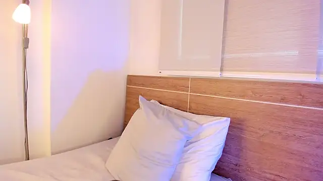 Snapshot of miaa_daniels chatting on April 21, 2:56 pm miaa daniels online show from April 21, 2:56 pm