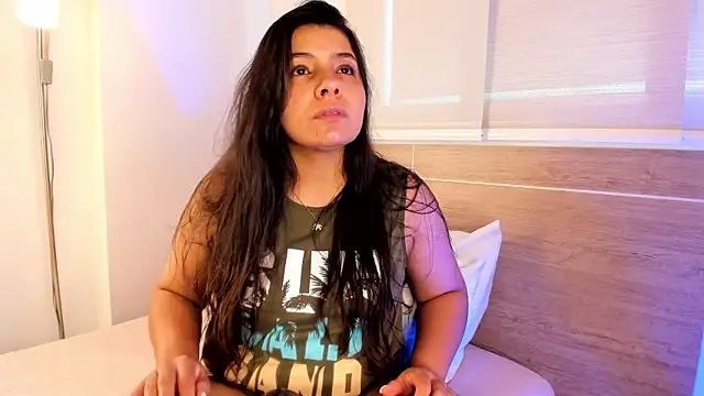 Snapshot of miaa_daniels chatting on April 25, 5:32 pm miaa daniels online show from April 25, 5:32 pm
