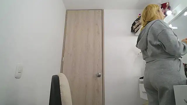 Barbie girl 69 online show from April 13, 12:05 am