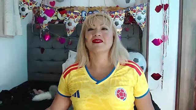 Snapshot of ChristinMooree chatting on July 7, 3:16 pm ChristinMooree online show from July 7, 3:16 pm