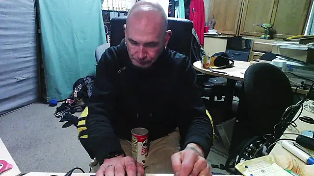 Snapshot of Badpuppyy chatting on March 15, 3:37 pm Badpuppyy online show from March 15, 3:37 pm