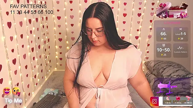 Mellyparker  online show from March 10, 3:39 pm