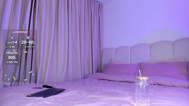 Snapshot of Hanna_hross chatting on July 5, 1:56 am Hanna hross online show from July 5, 1:56 am