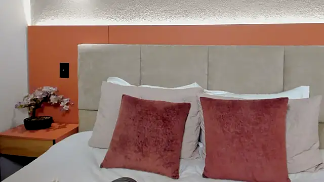 Snapshot of EmaSaenz chatting on April 29, 10:38 pm EmaSaenz online show from April 29, 10:38 pm