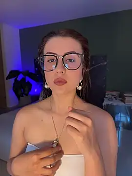 Snapshot of EmaSaenz chatting on May 6, 10:37 pm EmaSaenz online show from May 6, 10:37 pm
