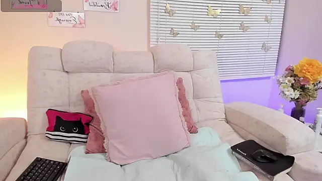 saracrowe online show from March 14, 5:05 am