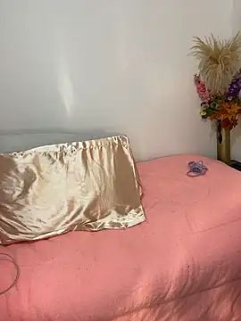 Snapshot of manuela_star chatting on February 21, 1:39 am manuela star online show from February 21, 1:39 am