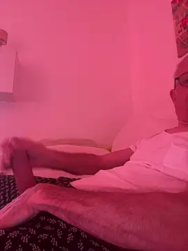 Snapshot of Frank22xx chatting on June 28, 7:25 am Frank22xx online show from June 28, 7:25 am