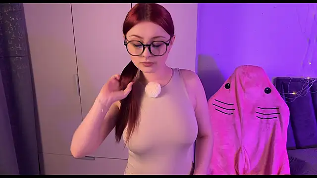 Snapshot of RozieRose chatting on October 2, 4:19 am RozieRose online show from October 2, 4:19 am