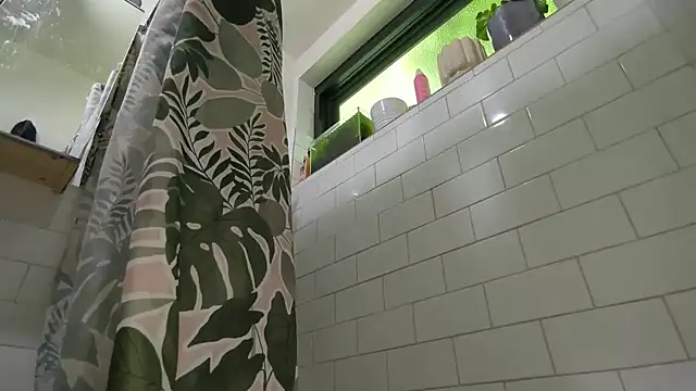 Snapshot of bukkakebae1 chatting on December 3, 3:30 am bukkakebae1 online show from December 3, 3:30 am