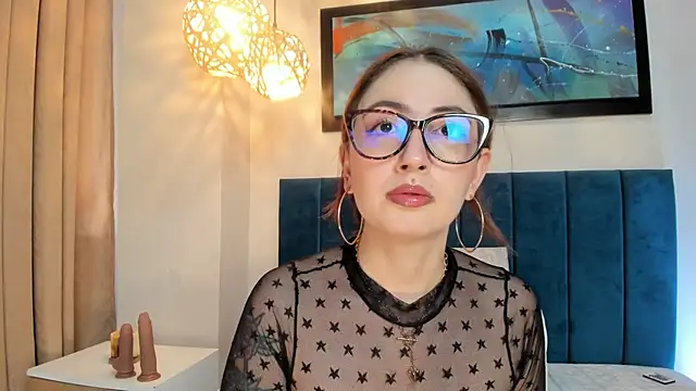 Emilywatsonn online show from January 17, 6:00 pm