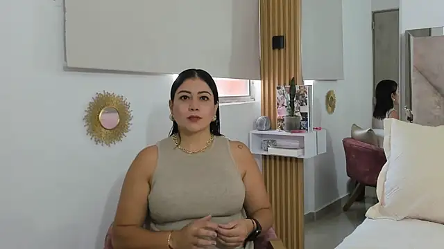Snapshot of EmilyPeytonn chatting on February 11, 12:32 pm EmilyPeytonn online show from February 11, 12:32 pm