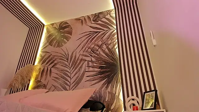 Samaantha-White online show from February 9, 11:36 am