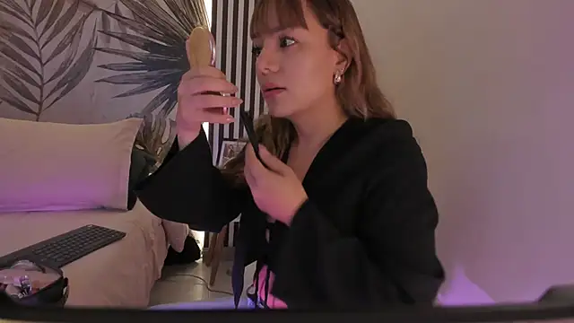 Samaantha-White online show from March 26, 11:38 am