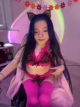 MiniSophiaa online show from April 10, 9:25 am