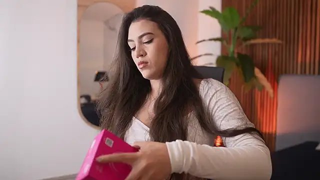 Amelia Rouse online show from October 3, 9:23 pm