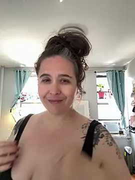 Snapshot of sylviahhh chatting on May 22, 3:06 pm sylviahhh online show from May 22, 3:06 pm
