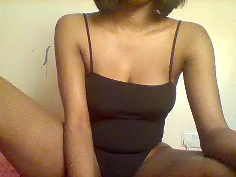 Snapshot of Queeen_model chatting on April 26, 1:47 am Queeen model online show from April 26, 1:47 am