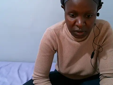 Snapshot of femaqueen chatting on April 29, 9:24 am femaqueen online show from April 29, 9:24 am