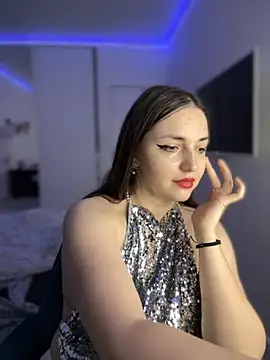 HoneySweetBee online show from December 2, 11:45 pm