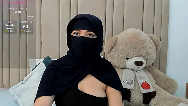 izadii online show from February 6, 6:55 pm