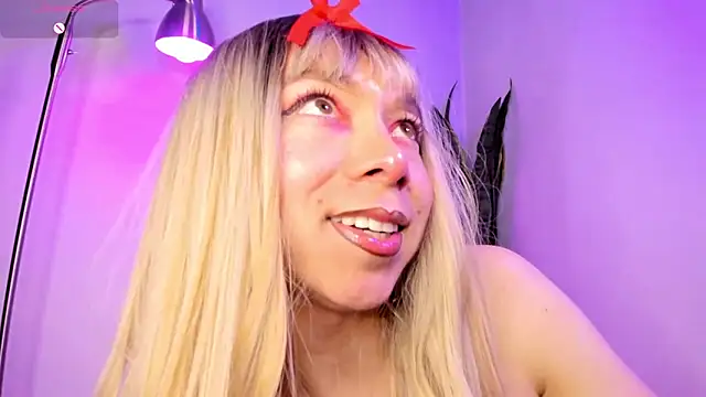 victoria qq online show from October 18, 8:42 pm