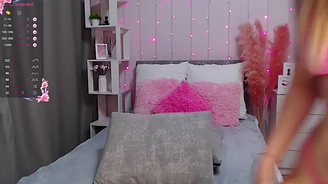 Snapshot of PornoGirlX chatting on January 14, 12:33 am PornoGirlX online show from January 14, 12:33 am