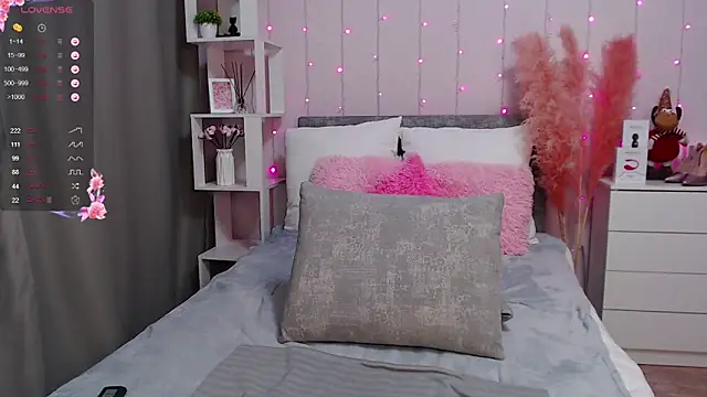 Snapshot of PornoGirlX chatting on February 4, 7:51 am PornoGirlX online show from February 4, 7:51 am