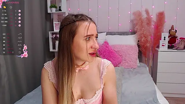 Snapshot of PornoGirlX chatting on February 5, 5:09 am PornoGirlX online show from February 5, 5:09 am