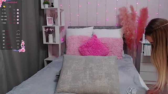 Snapshot of PornoGirlX chatting on February 6, 4:21 am PornoGirlX online show from February 6, 4:21 am