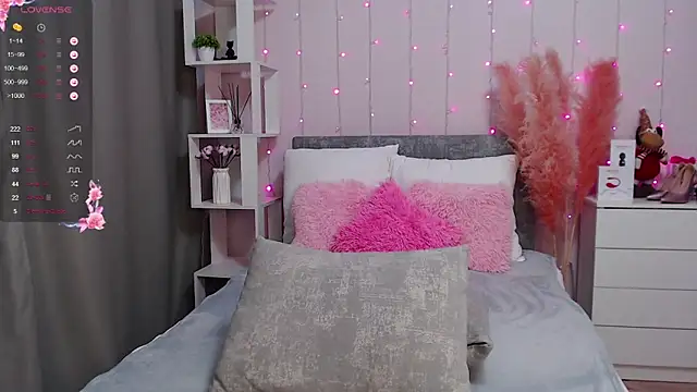 Snapshot of PornoGirlX chatting on February 24, 4:38 am PornoGirlX online show from February 24, 4:38 am