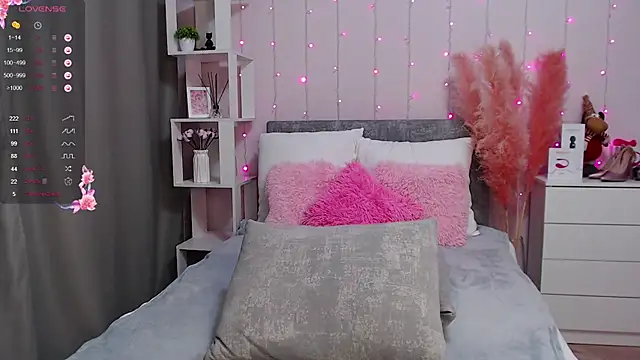 Snapshot of PornoGirlX chatting on February 25, 1:41 am PornoGirlX online show from February 25, 1:41 am