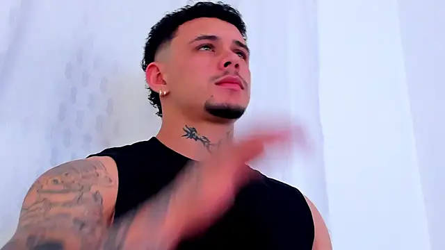 NoahhBrown online show from November 9, 12:53 am