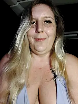 BecciDeluxe online show from November 15, 2:31 am