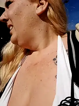 BecciDeluxe online show from December 21, 11:39 am