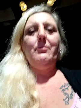 BecciDeluxe online show from June 9, 9:59 pm