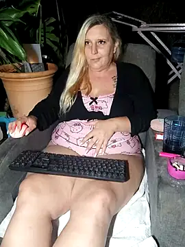 BecciDeluxe online show from June 13, 10:18 pm