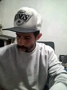 Snapshot of LongDickZee562 chatting on October 8, 5:10 pm LongDickZee562 online show from October 8, 5:10 pm