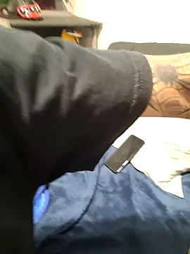 Snapshot of LongDickZee562 chatting on October 19, 9:54 am LongDickZee562 online show from October 19, 9:54 am