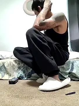 Snapshot of LongDickZee562 chatting on November 12, 7:31 am LongDickZee562 online show from November 12, 7:31 am