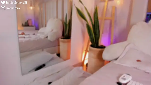 Nicolemorelli2 online show from November 18, 12:20 pm