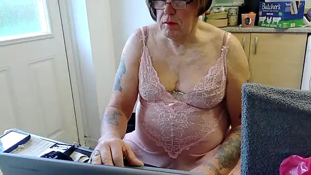 samanthasissieuk online show from February 5, 9:03 am