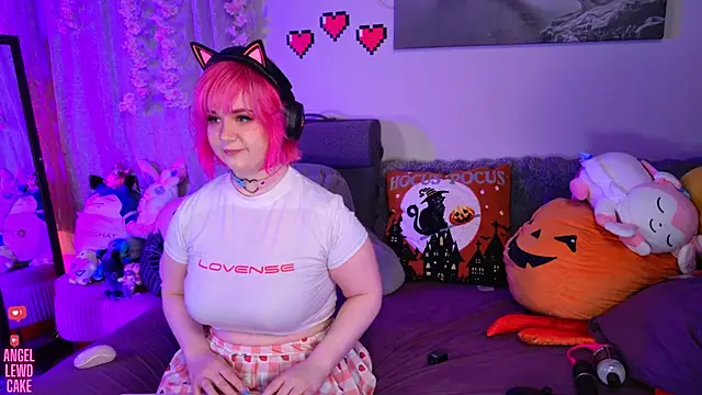 Snapshot of Angel-Lewd-Cake chatting on May 7, 12:27 am Angel-Lewd-Cake online show from May 7, 12:27 am