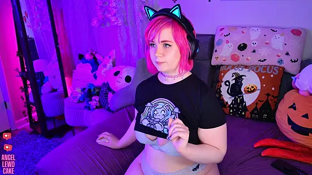 Snapshot of Angel-Lewd-Cake chatting on May 8, 7:52 pm Angel-Lewd-Cake online show from May 8, 7:52 pm